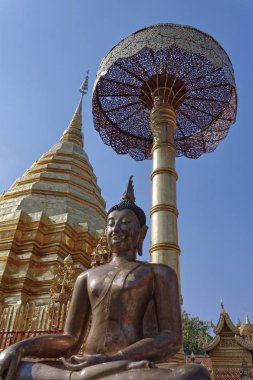 Tayland, chiangmai, prathat DOI suthep Budist tapınağı, altın çatı ve eski Buda heykeli