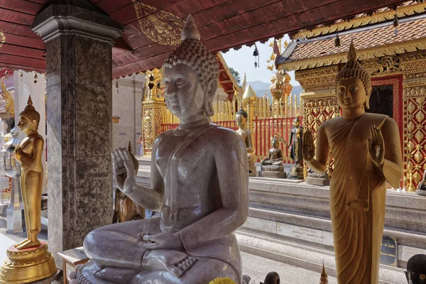 Thailandia Chiangmai Prathat Doi Suthep Tempio Buddista Vecchie Statue Buddha — Foto Stock