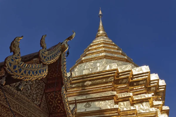 Thaiföld Chiangmai Prathat Doi Suthep Buddhista Templom Nézd Golden Tető — Stock Fotó