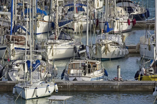 Italia Sicilia Mar Mediterraneo Marina Ragusa Marzo 2018 Barche Vela — Foto Stock