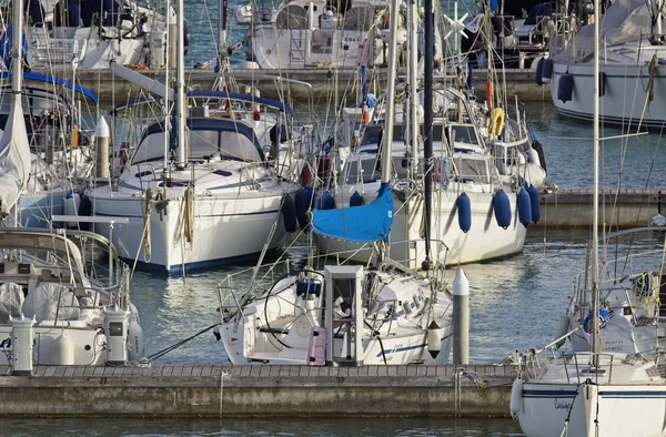 Italia Sicilia Mar Mediterráneo Marina Ragusa Marzo 2018 Veleros Puerto —  Fotos de Stock