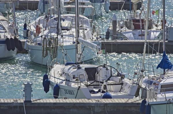 Italia Sicilia Mar Mediterráneo Marina Ragusa Marzo 2018 Veleros Puerto — Foto de Stock