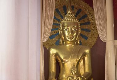 Tayland, Chiang Mai, Prathat Doi Suthep Budist tapınağı, altın Buda heykelleri