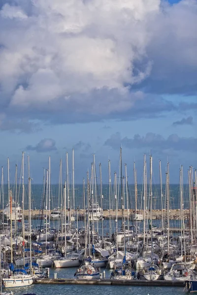 Italia Sicilia Mar Mediterráneo Marina Ragusa Marzo 2018 Barcos Yates —  Fotos de Stock