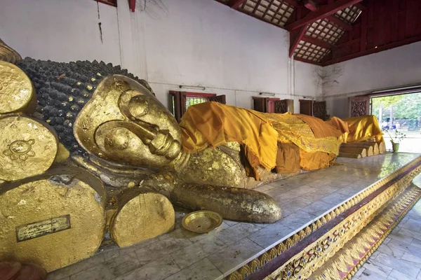 Tailandia Chiang Mai Estatua Buda Durmiendo Pequeño Templo Budista —  Fotos de Stock