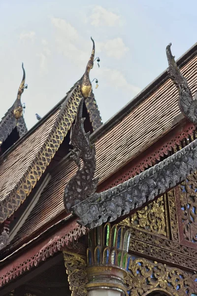 チェンマイ ケット カラム仏教寺院 ワット ケット カラムの屋根 — ストック写真
