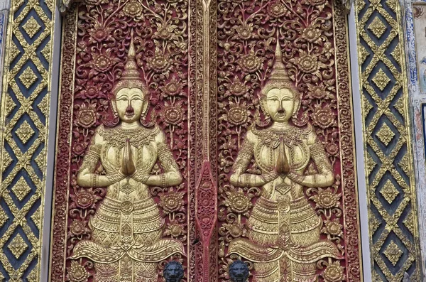 Thailandia Chiangmai Sculture Buddha Dorato Sulle Porte Del Tempio Buddista — Foto Stock