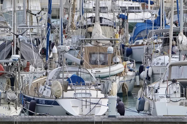 Italia Sicilia Mar Mediterráneo Marina Ragusa Marzo 2018 Veleros Puerto —  Fotos de Stock