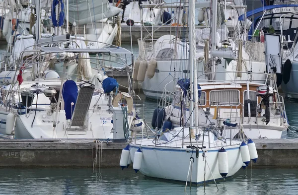 Włochy Sycylia Morze Śródziemne Marina Ragusa Marca 2018 Żeglarstwo Łodzie — Zdjęcie stockowe