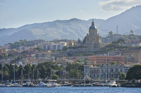 Italia Sicilia Messina Vista Ciudad Desde Canal Sicilia —  Fotos de Stock