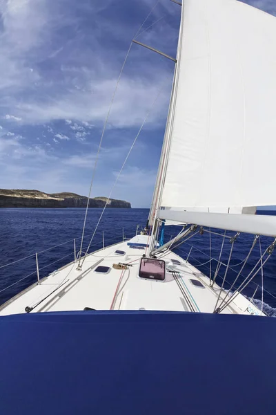 Malta Gozo Island Pohled Jižním Pobřeží Ostrova Plachetnice — Stock fotografie