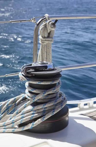 Italia Sicilia Mar Mediterráneo Crucero Velero Cuerdas Náuticas Torno Cabrestante —  Fotos de Stock