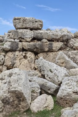 Malta Adası, Gozo, Ggantija tapınak (3600 - M.ö. 3000) kalıntıları, megalitik kompleks çiftçiler ve çobanlar küçük Gozo Adası yaşayan topluluk tarafından üç aşamada inşa yapıldı.. 