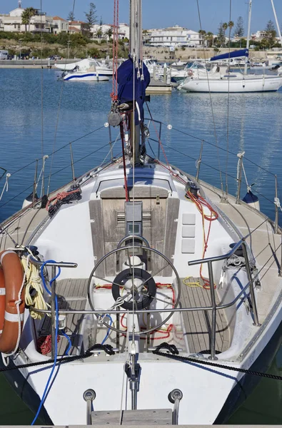 Italien Sicilien Medelhavet Marina Ragusa April 2018 Segelbåt Hamnen Ledare — Stockfoto
