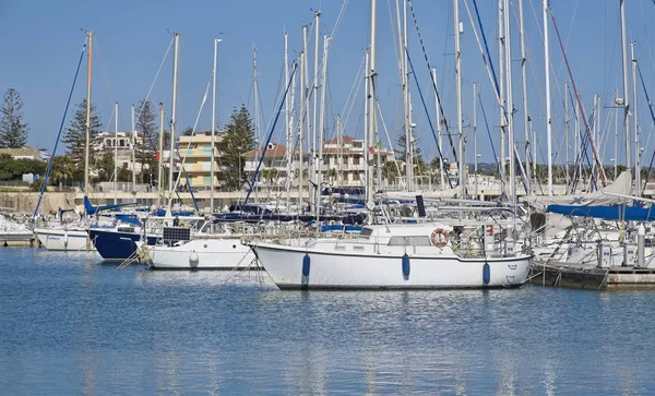 Italien Sicilien Medelhavet Marina Ragusa April 2018 Segelbåtar Lyxiga Hamnen — Stockfoto