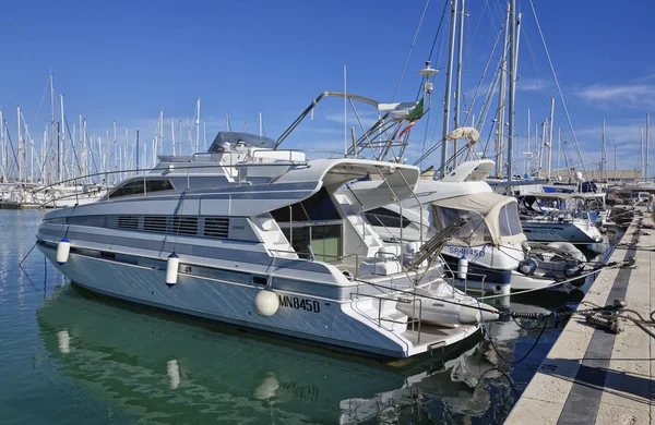 Itálie Sicílie Středozemní Moře Marina Ragusa Dubna 2018 Luxusní Jachty — Stock fotografie