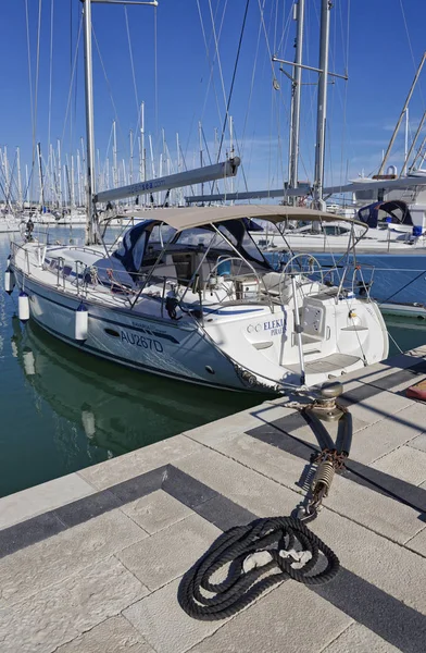 Italien Sicilien Middelhavet Marina Ragusa April 2018 Sejlbåde Havnen Editorial - Stock-foto