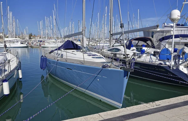 Italia Sicilia Mar Mediterráneo Marina Ragusa Abril 2018 Veleros Puerto —  Fotos de Stock