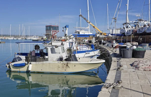 Włochy Sycylia Morze Śródziemne Marina Ragusa Kwietnia 2018 Łodzie Rybackie — Zdjęcie stockowe