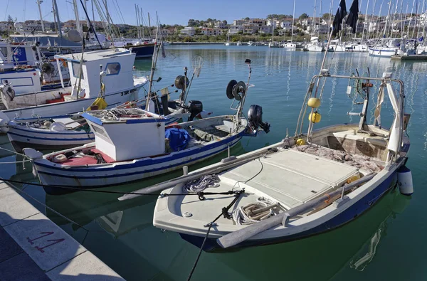 Włochy Sycylia Morze Śródziemne Marina Ragusa Kwietnia 2018 Łodzie Rybackie — Zdjęcie stockowe