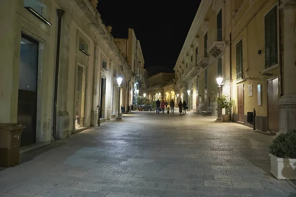 Italia Sicilia Ragusa Ibla Gente Caminando Por Ciudad Barroca Por — Foto de Stock