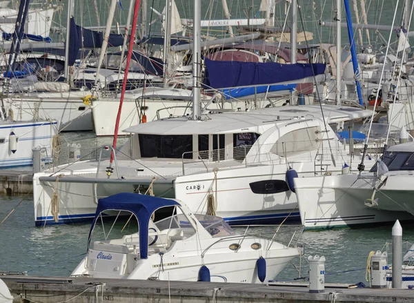 Italia Sicilia Mar Mediterráneo Marina Ragusa Abril 2018 Yates Lujo —  Fotos de Stock