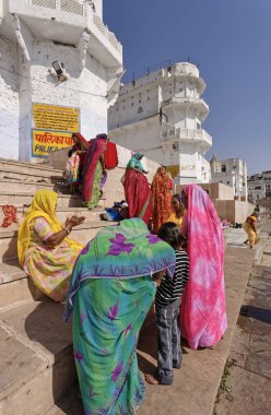 Hindistan, Rajasthan, Pushkar; 27 Ocak 2007, Hintli kadın kutsal göl - Editörden