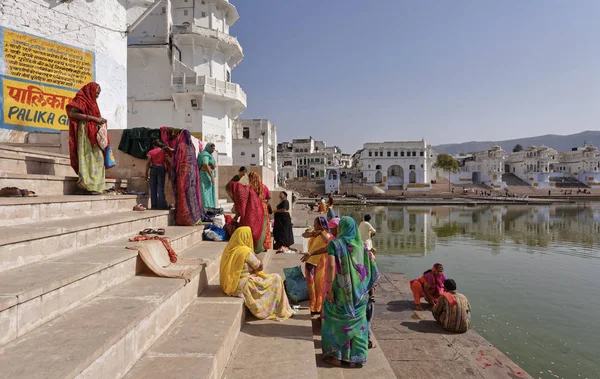 India Rajasthan Pushkar Gennaio 2007 Popolo Indiano Riva Lago Sacro — Foto Stock