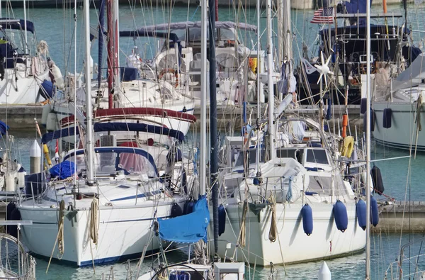 Italia Sicilia Mar Mediterráneo Marina Ragusa Abril 2018 Veleros Puerto —  Fotos de Stock