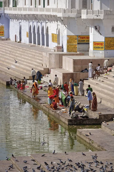 India Rajasthan Pushkar Gennaio 2007 Persone Riva Lago Sacro Editoriale — Foto Stock