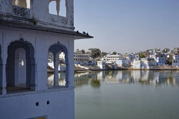 インド ラジャスタン プシュカル 町と神聖な湖の眺め — ストック写真