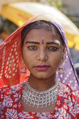 Hindistan, Rajasthan, Pushkar; 27 Ocak 2007, genç Hintli kız - Editörden