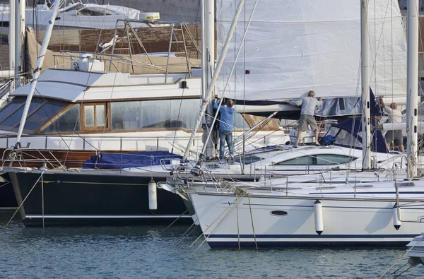 Italien Sizilien Mittelmeer Marina Ragusa April 2018 Menschen Auf Ihrem — Stockfoto