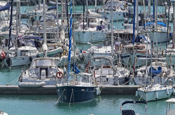Italia Sicilia Middelhavet Marina Ragusa April 2018 Seilbåter Havnen Editorial – stockfoto