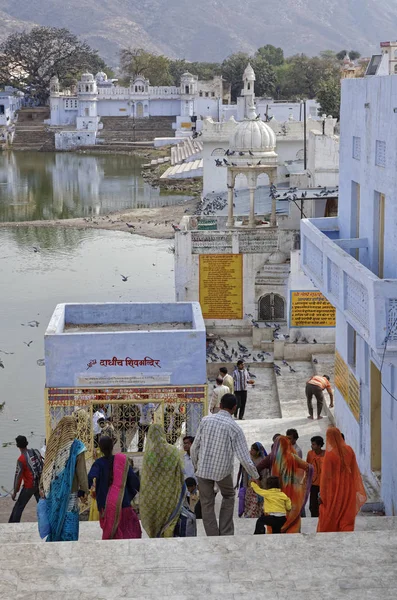 India Rajasthan Pushkar Gennaio 2007 Pellegrini Cammino Verso Lago Sacro — Foto Stock