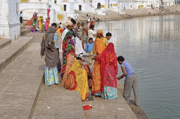 India Rajastán Pushkar Enero 2007 Peregrinos Junto Lago Sagrado Editorial —  Fotos de Stock