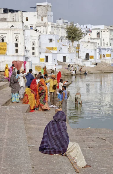 Índia Rajastão Pushkar Janeiro 2007 Peregrinos Junto Lago Sagrado Editorial — Fotografia de Stock