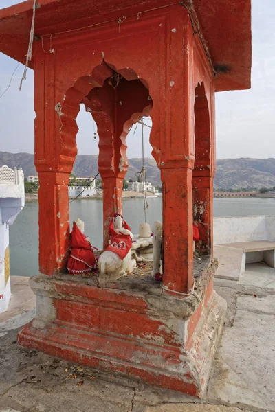 Indie Rajasthan Pushkar Malé Náboženské Sochy Posvátného Jezera — Stock fotografie