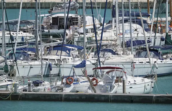 Italia Sicilia Mar Mediterráneo Marina Ragusa Mayo 2018 Veleros Puerto —  Fotos de Stock