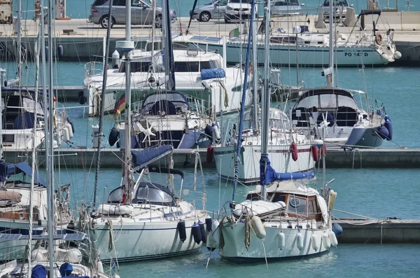 Włochy Sycylia Morze Śródziemne Marina Ragusa Maja 2018 Żeglarstwo Łodzie — Zdjęcie stockowe