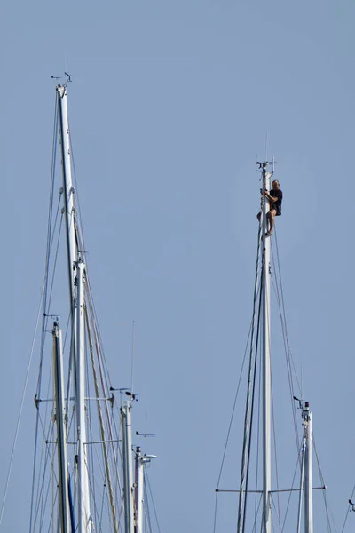 Italien Sizilien Mittelmeer Yachthafen Von Ragusa Oktober 2019 Mann Einem — Stockfoto