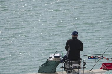 İtalya, Sicilya, Marina di Ragusa (Ragusa Eyaleti); 3 Kasım 2019, limanda balıkçılık - Editörlük