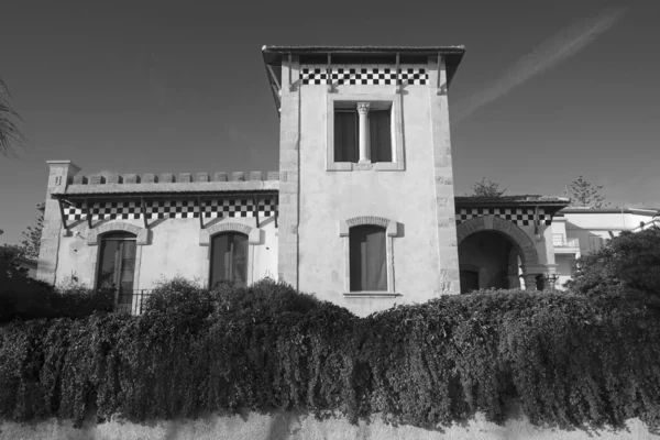 意大利 西西里 地中海 拉古萨海 拉古萨省 海滨一座老房子的立面 — 图库照片