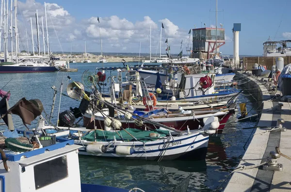 イタリア シチリア島 マリーナ ラグーザ ラグーザ州 11月2019 港のシチリア島の木製漁船 編集部 — ストック写真