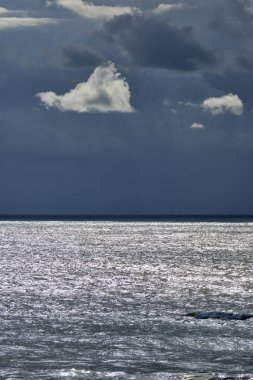 İtalya, Sicilya, Akdeniz, Sicilya Kanalı 'nda kışın fırtına bulutları