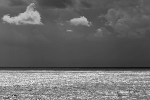 イタリア シチリア島 地中海 冬のシチリア海峡上の嵐の雲 — ストック写真