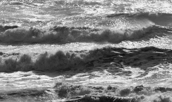 意大利 西西里海峡 冬季地中海汹涌大海 — 图库照片