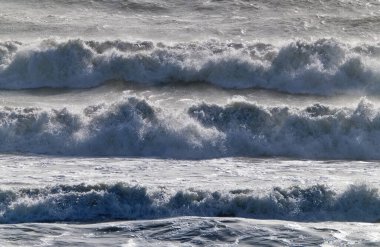 İtalya, Sicilya Kanalı, kışın sert Akdeniz
