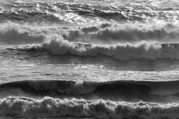 意大利 西西里海峡 冬季地中海汹涌大海 — 图库照片
