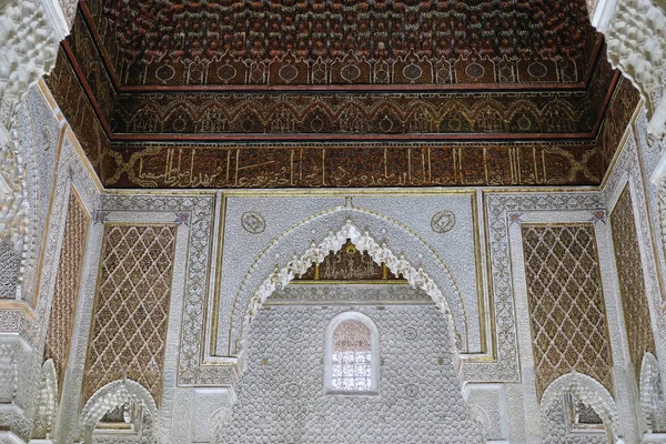 Marrocos Marrakech Tombes Saadiennes Palace Vista Para Interiores Decorados Palácio — Fotografia de Stock